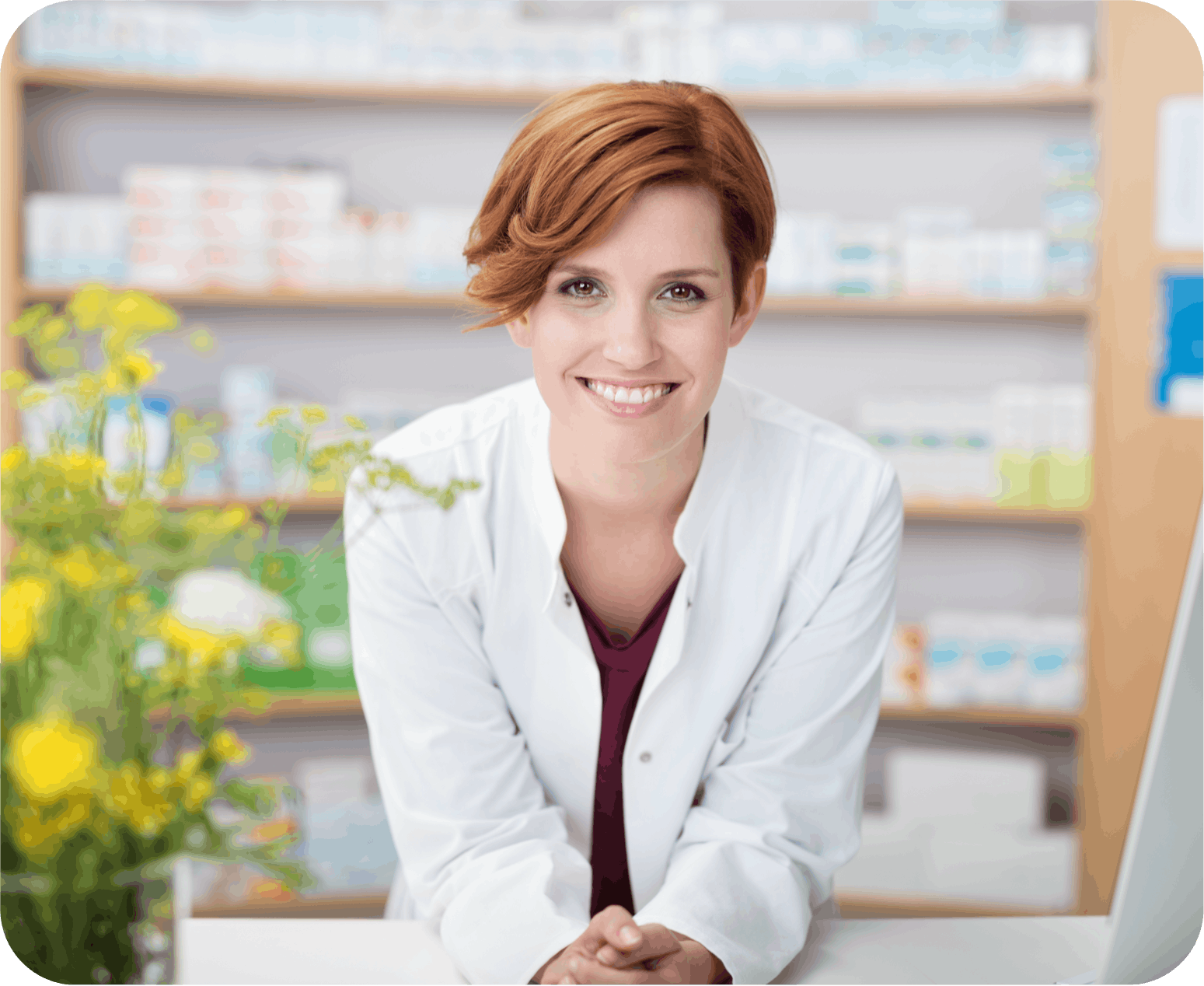 Apothekerin in einer Apotheke